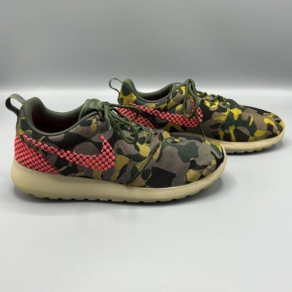 Nike Women’s Roshe One Premium Plus Camo‎ Running Shoes 807614-083 Size 7.5 - Picture 4 of 9